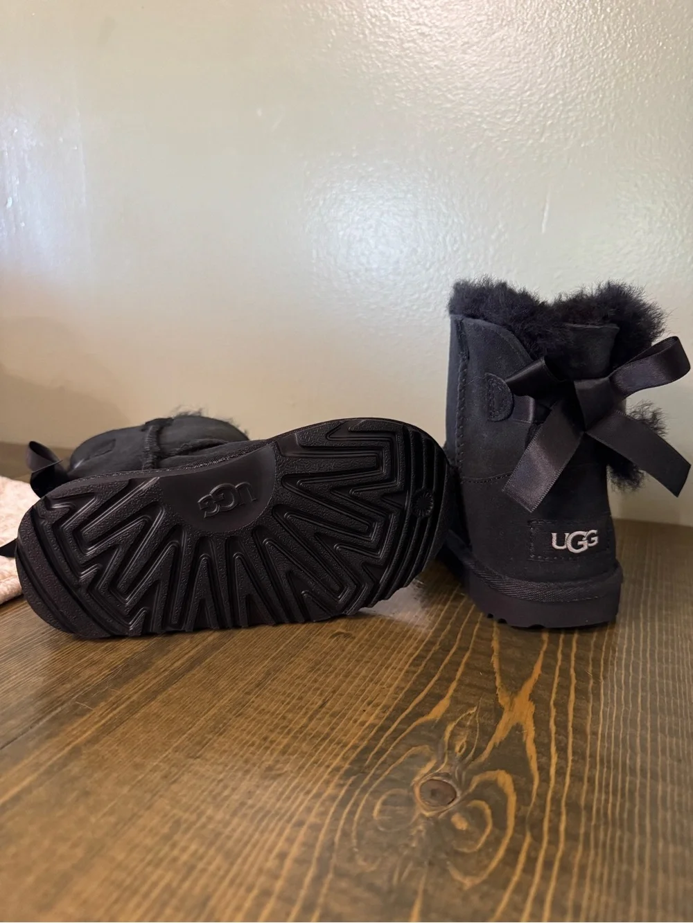 UGG Kid’s Mini Bailey Bow